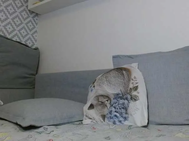 Albinochka44 from BongaCams