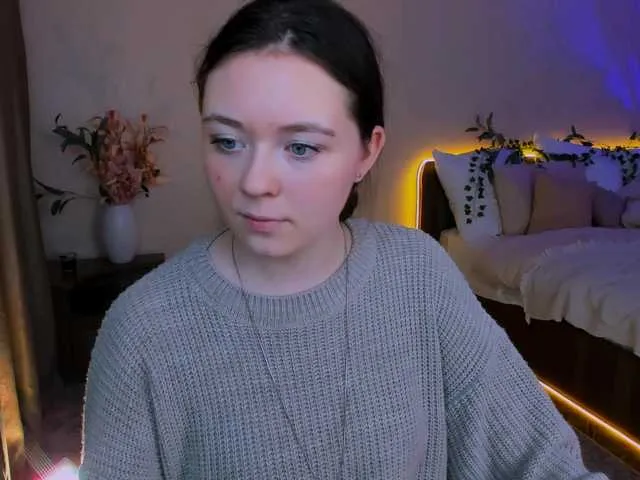 AlluringLookk from BongaCams