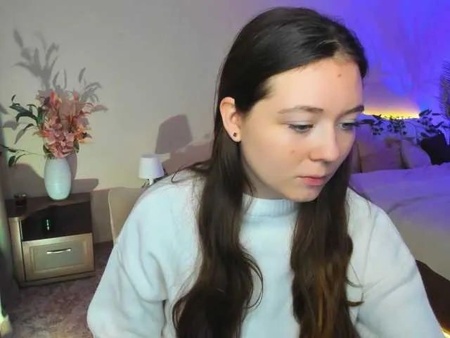 AlluringLookk from BongaCams