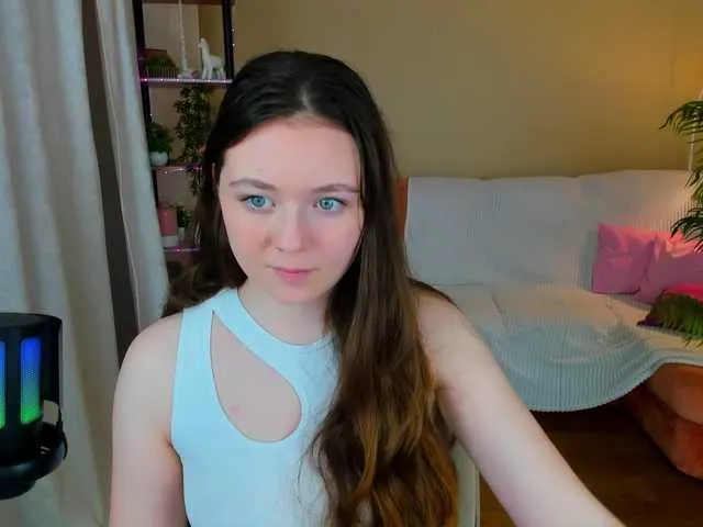 AlluringLookk from BongaCams