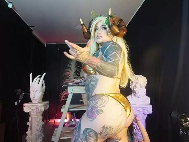 Girls: try live performances with matured performers, from dancing to quirks, in a variety of beautiful sex cams.