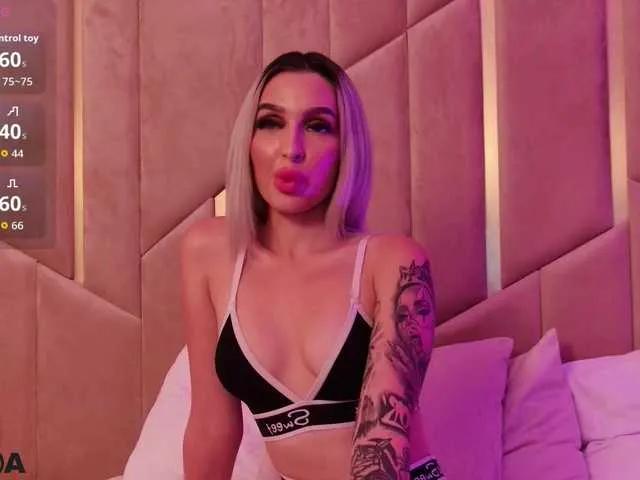 AriannaLure from BongaCams