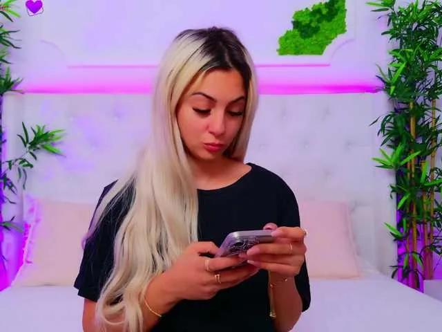 AriannaSins from BongaCams