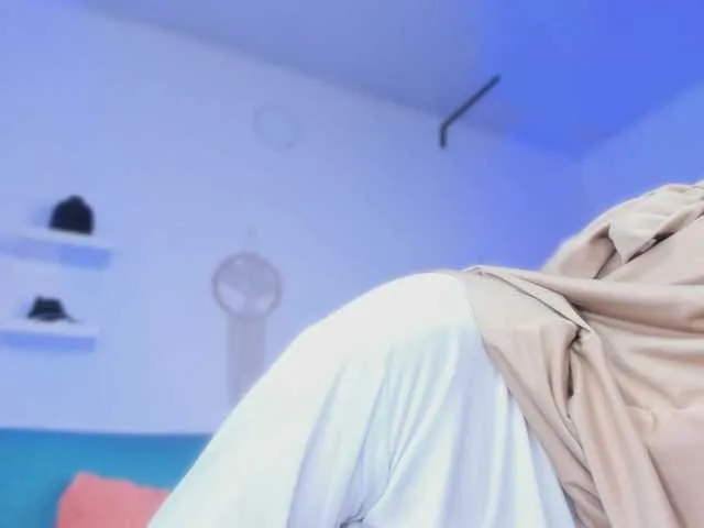 Aura-cuutee from BongaCams