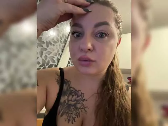 AvalangePear from BongaCams