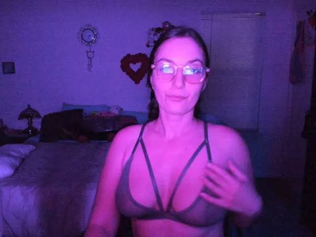 BellaBloom from BongaCams