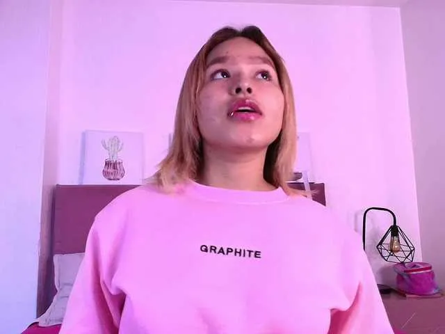 CamiilaGlow from BongaCams