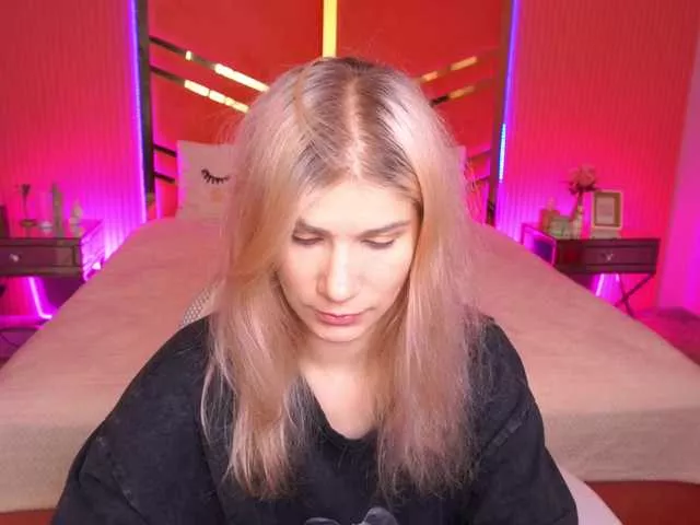 CassandraGood from BongaCams