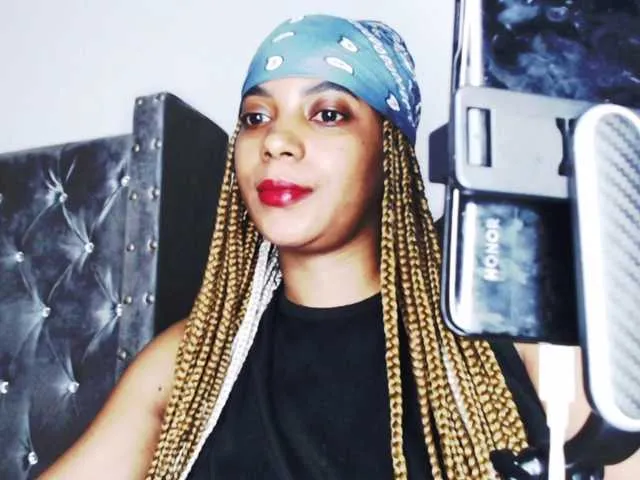 Cata-Santana from BongaCams