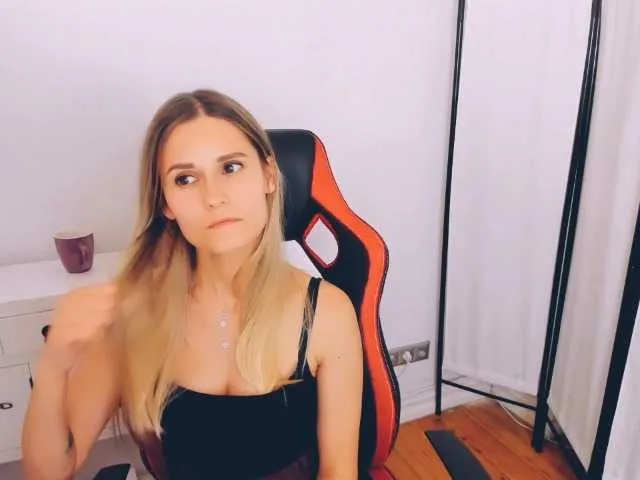 CatrinGood from BongaCams