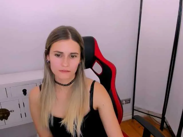 CatrinGood from BongaCams