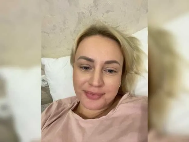 CozySandra from BongaCams