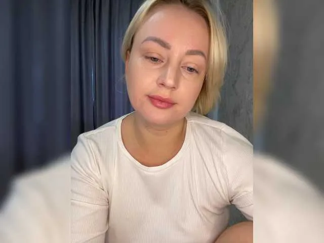 CozySandra from BongaCams