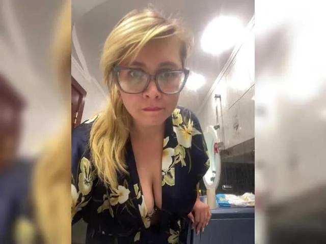 Crystal00Girl from BongaCams is Freechat