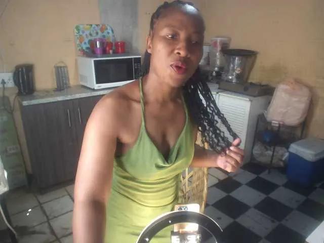 CurvyPear from BongaCams is Freechat