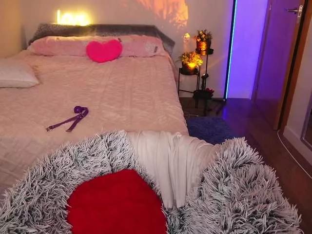 Girls: try live performances with matured performers, from dancing to quirks, in a variety of beautiful sex cams.