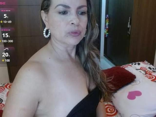 DannyXXXmom from BongaCams