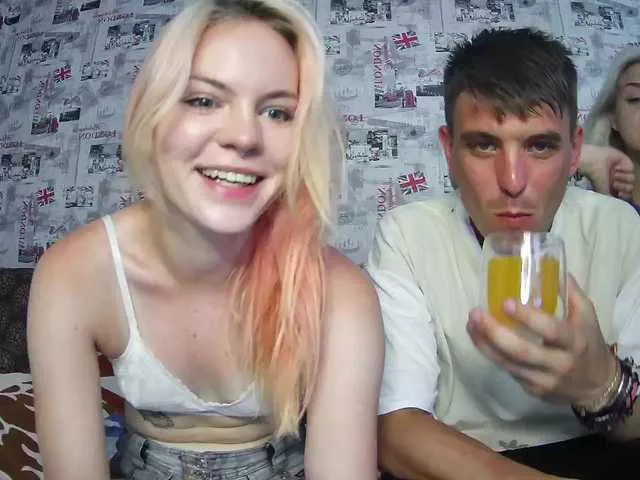 DivineTrio from BongaCams