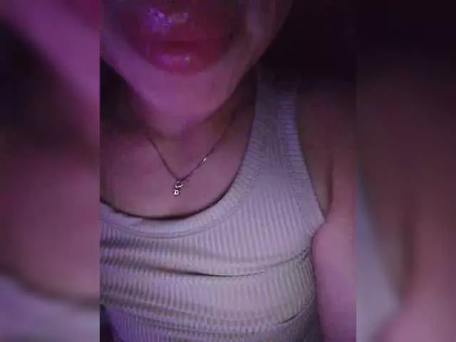 DiVona from BongaCams