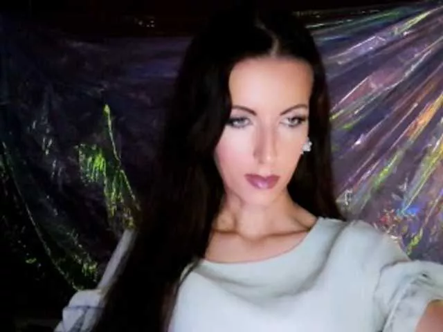 DizaKitty from BongaCams