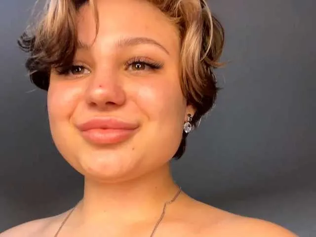 DomoniqueEdnie from BongaCams