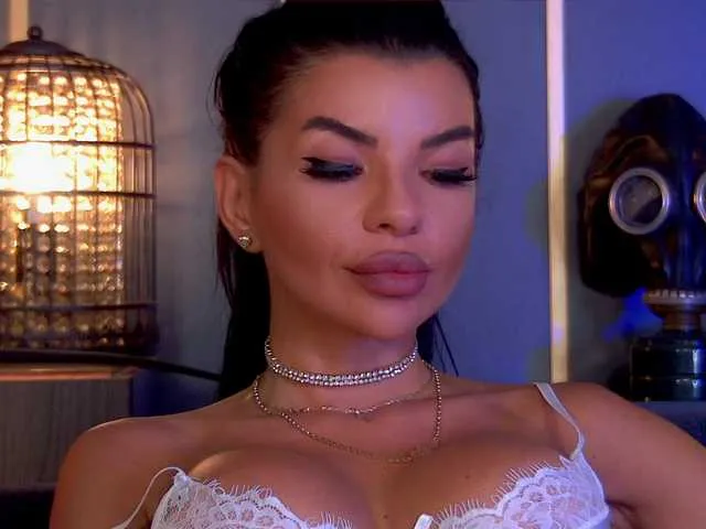 EleniaDevons from BongaCams