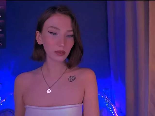 Ellaamber from BongaCams