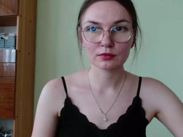 Ellyxcute from BongaCams