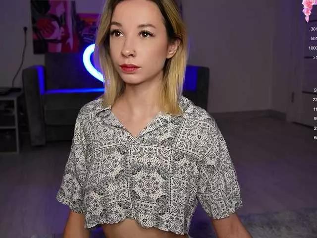 emely1benz from BongaCams