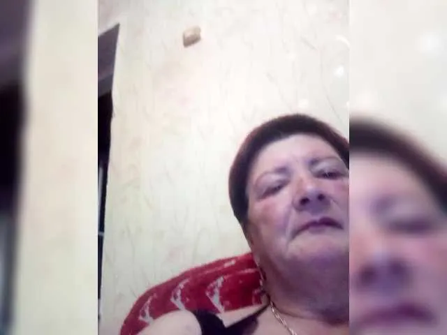 Empresswoman from BongaCams