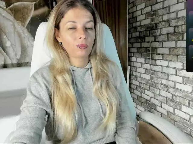 Eva-Melow from BongaCams