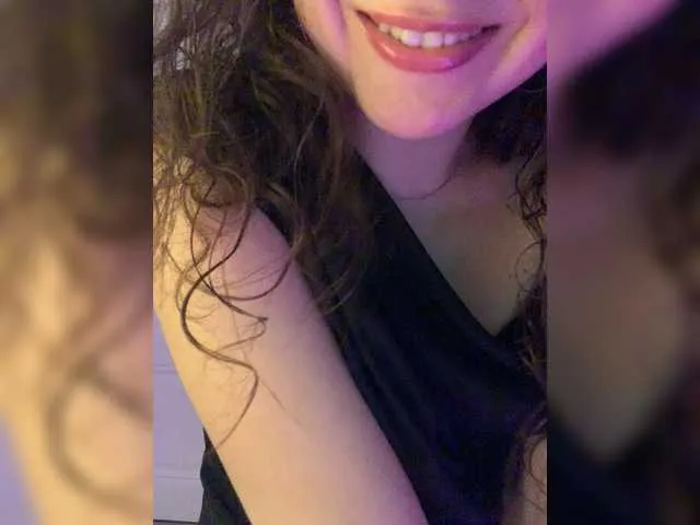 FeeBee from BongaCams