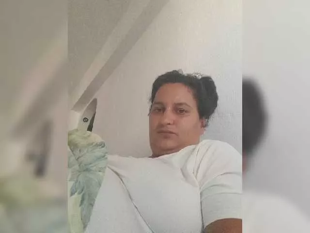 FlowerLauren from BongaCams