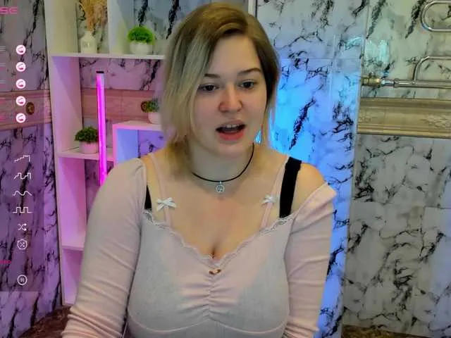 HelenHartt from BongaCams