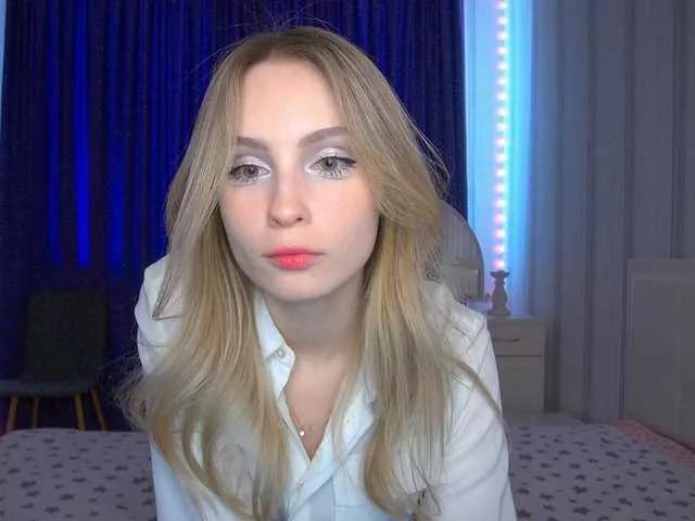hollyJoys from BongaCams