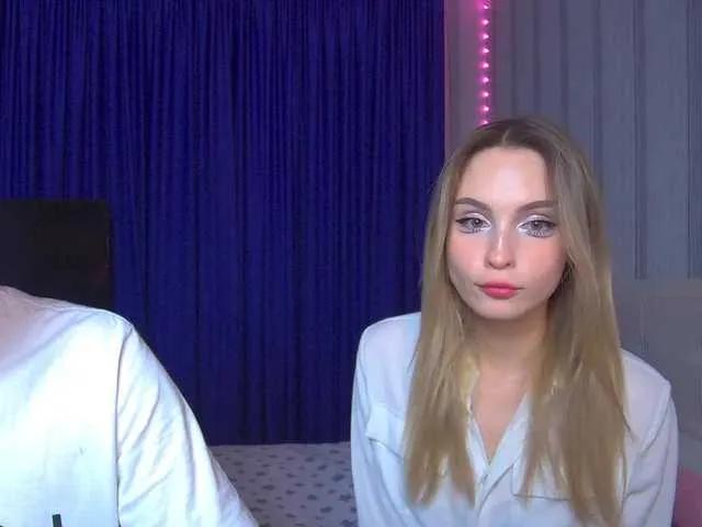 hollyJoys from BongaCams
