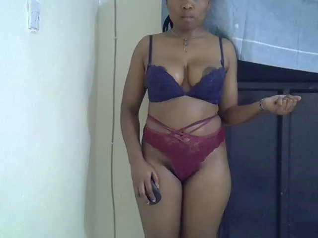 Hollymolly111 from BongaCams