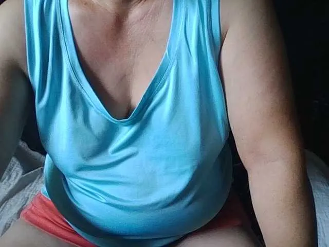 HotSqrt4u from BongaCams