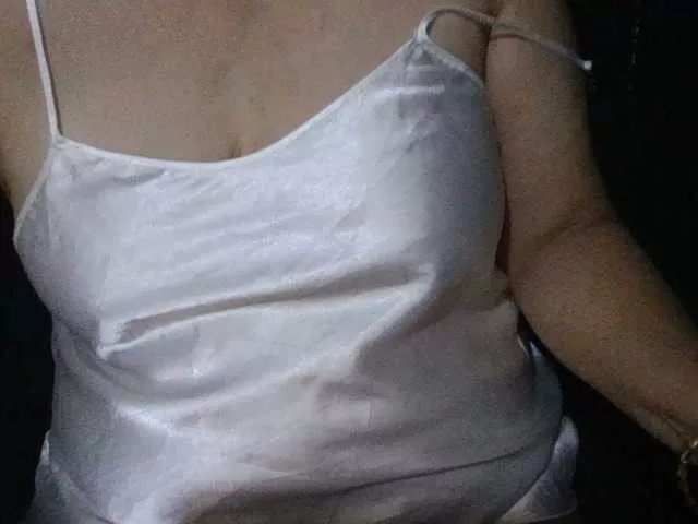 HotSqrt4u from BongaCams