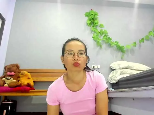 Jennyloveley from BongaCams