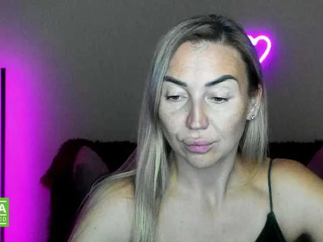 Jullyblondkiss from BongaCams is Freechat