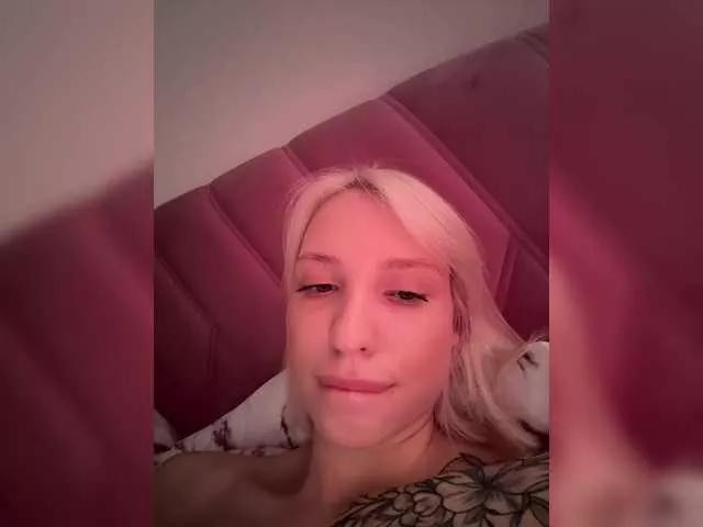 KettyPretty25 from BongaCams