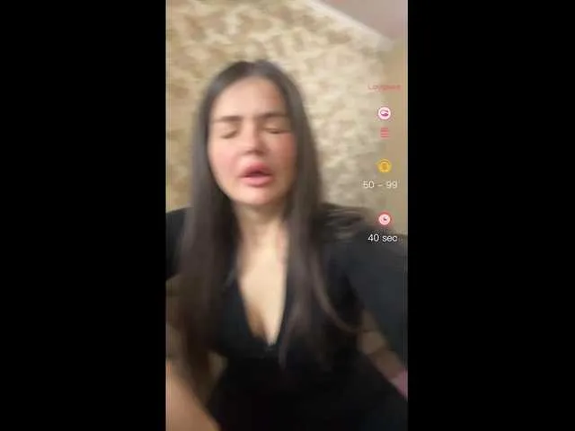 KikiMilf84 from BongaCams