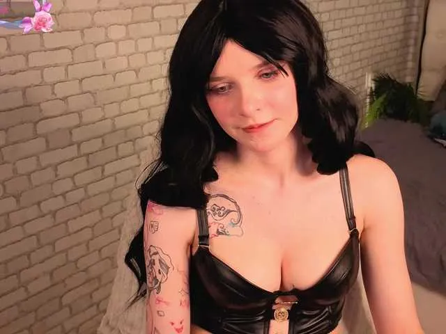 KiraMountrays from BongaCams is Freechat