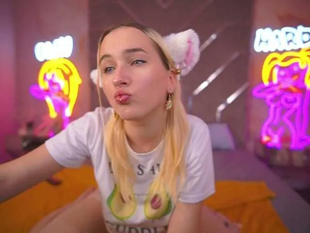 LilElfie from BongaCams