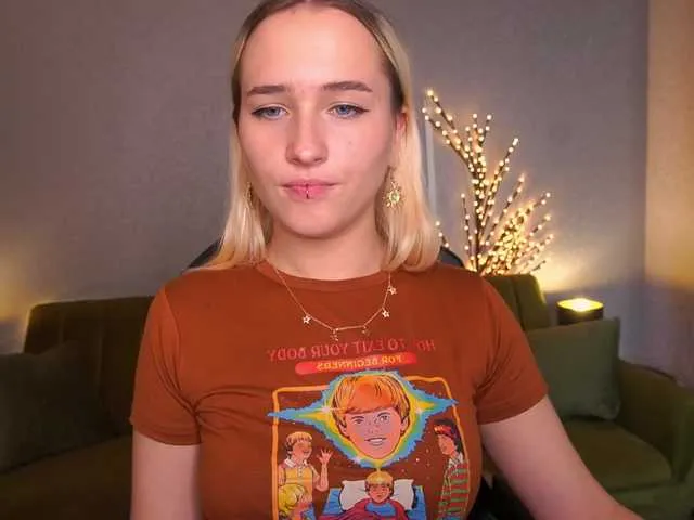 LilElfie from BongaCams