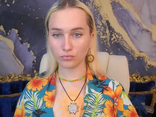 LilElfie from BongaCams