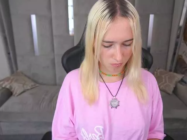 LilElfie from BongaCams