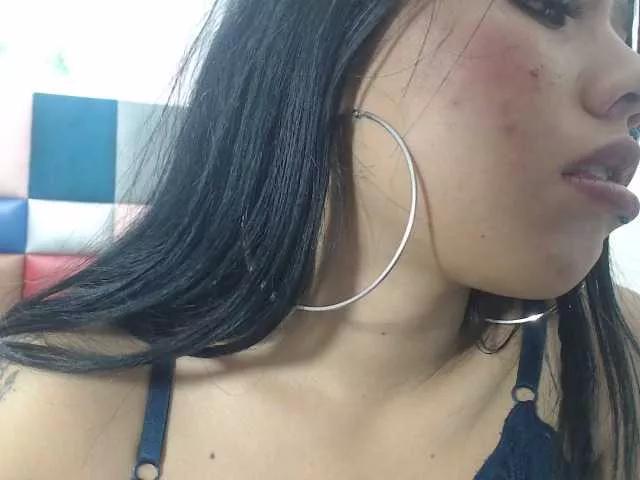 LilyJames from BongaCams