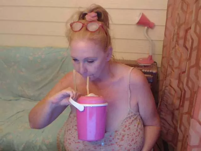 LisaLinny from BongaCams